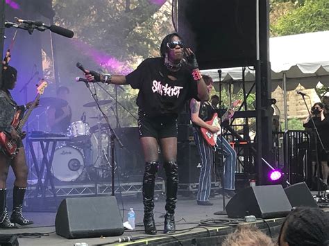 Yves Tumor'nın İstanbul Konseri: Aşk, Gözyaşı ve Bir Değirmen Taşının Gizemi!